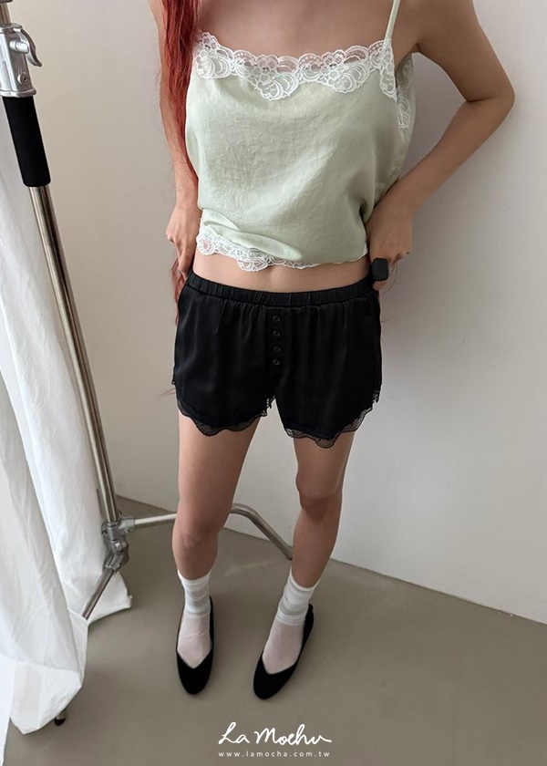 抽繩排扣蕾絲緞面短褲